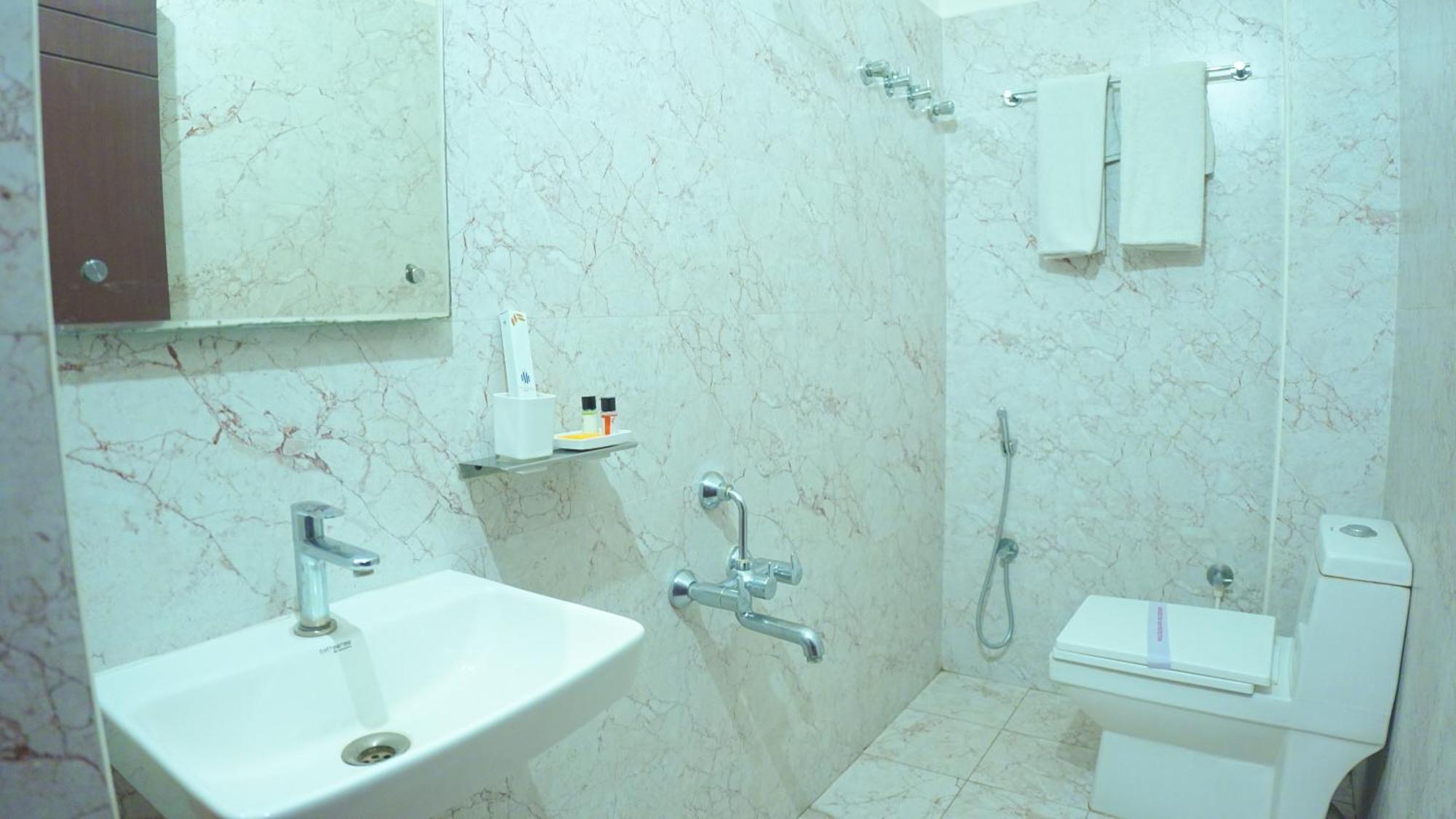 Hotel Mountview Comforts Tirupati Zewnętrze zdjęcie